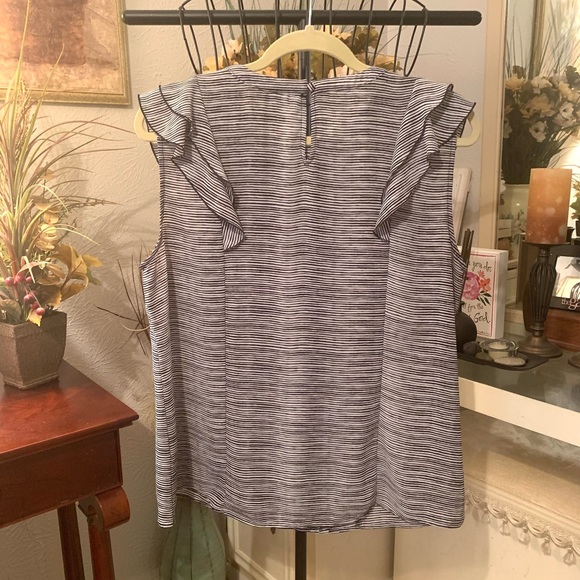 Elle Top - Picture 4 of 7